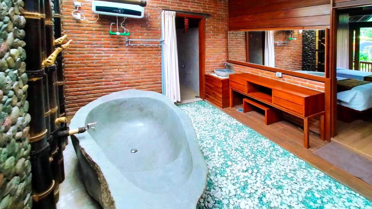 Andung Andung Villa And Resto Banyuwangi  Eksteriør billede