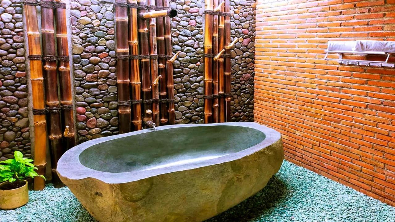 Andung Andung Villa And Resto Banyuwangi  Eksteriør billede
